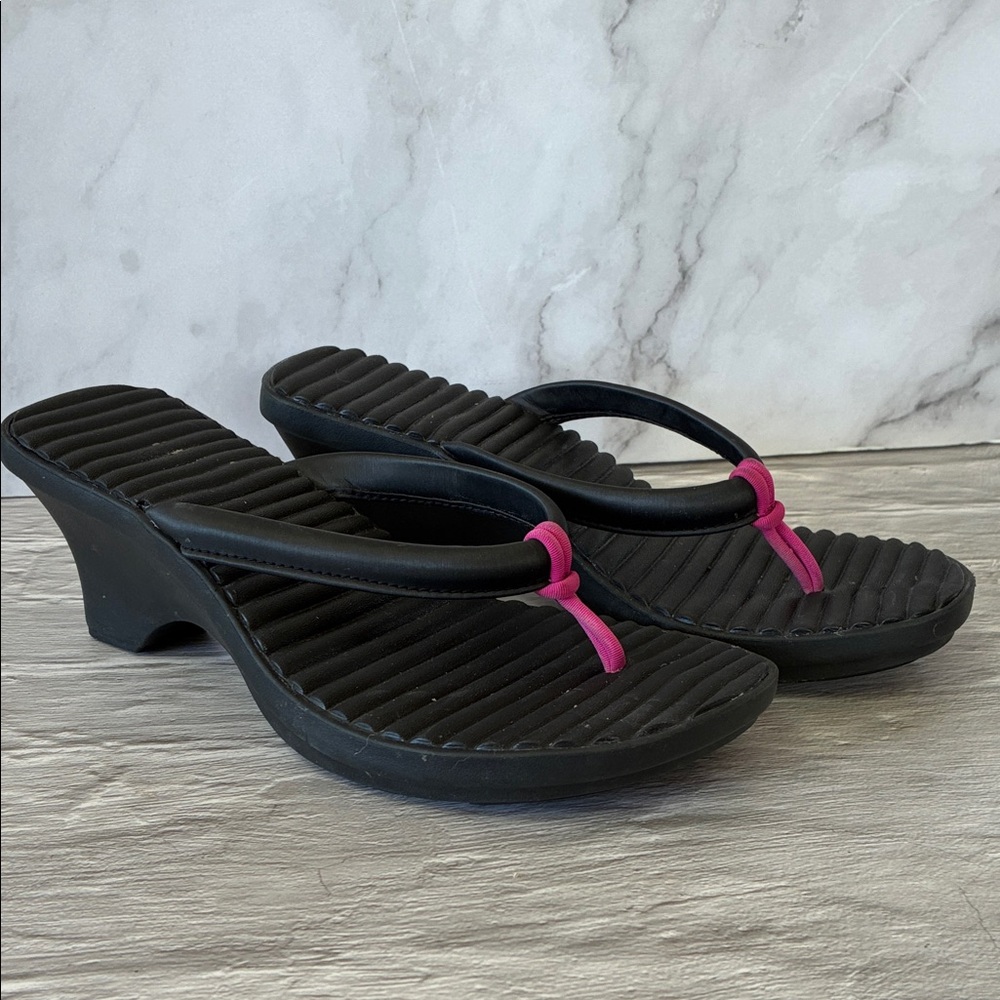 Crocs Cabana Black Wedge Thong Flip Flop Sandals With Pink Accents Size 9